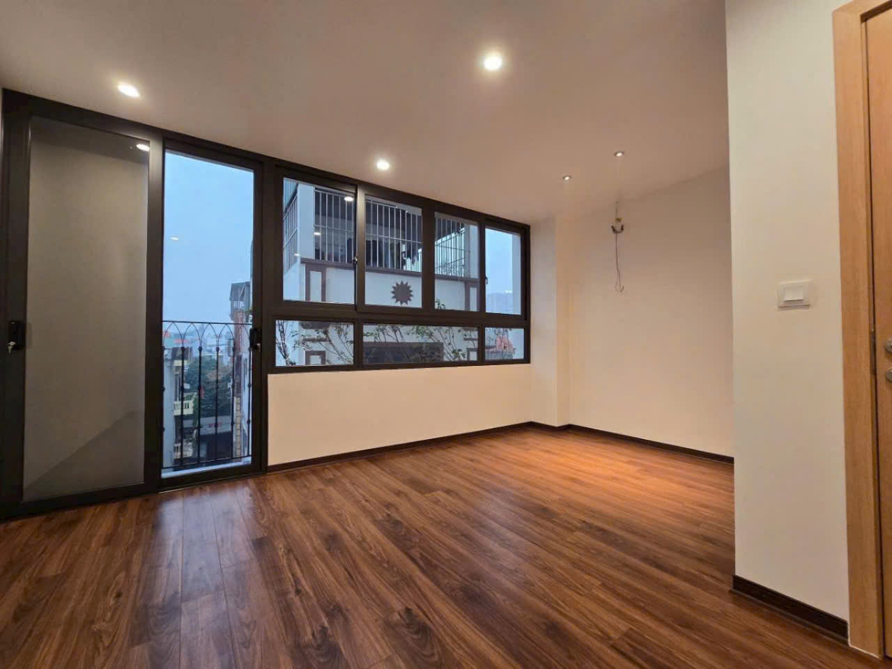 Bán nhà phố Trạm Long Biên ngõ ô tô Dt 34m 6 Tầng Mt 5m Giá 8.6 tỷ - Ảnh 3
