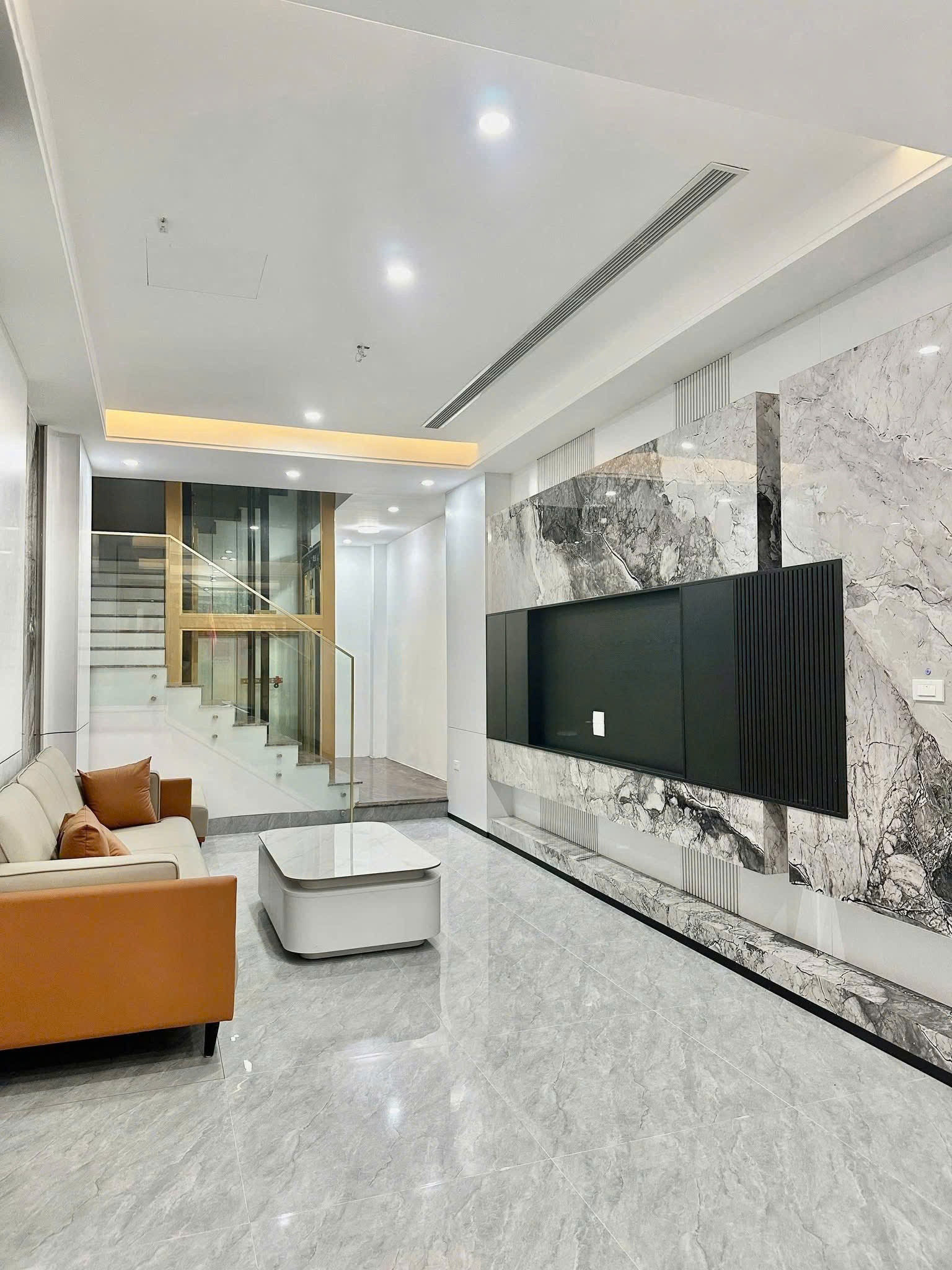 NHÀ VỊ TRÍ CỰC ĐẸP SÁT NGAY XUÂN LA-TÂY HỒ. 50M2 X 6 TẦNG, SỔ ĐỎ, 14.8 TỶ. LH:0979192933. - Ảnh chính
