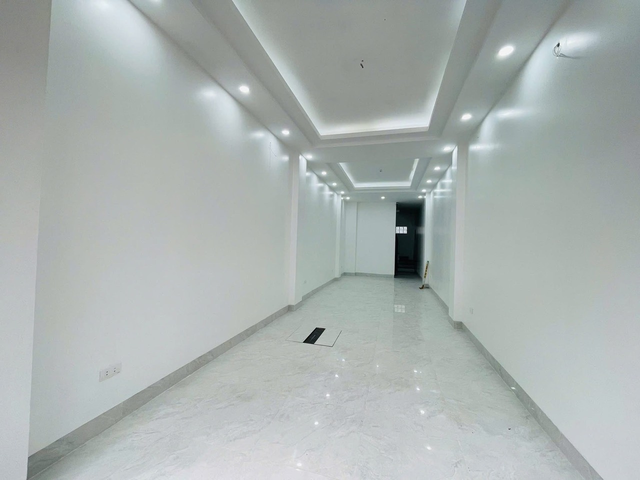 NHÀ ĐẸP PHÚ DIỄN - PHÂN LÔ VỈA HÈ - NGÕ ÔTÔ TRÁNH - THANG MÁY - GIÁ 12 TỶ - Ảnh 2