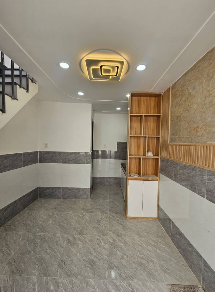 Bán nhà tặng kèm nội thất đầy đủ chỉ cần xách vali vào ở ngay chỉ 500tr - Ảnh 2