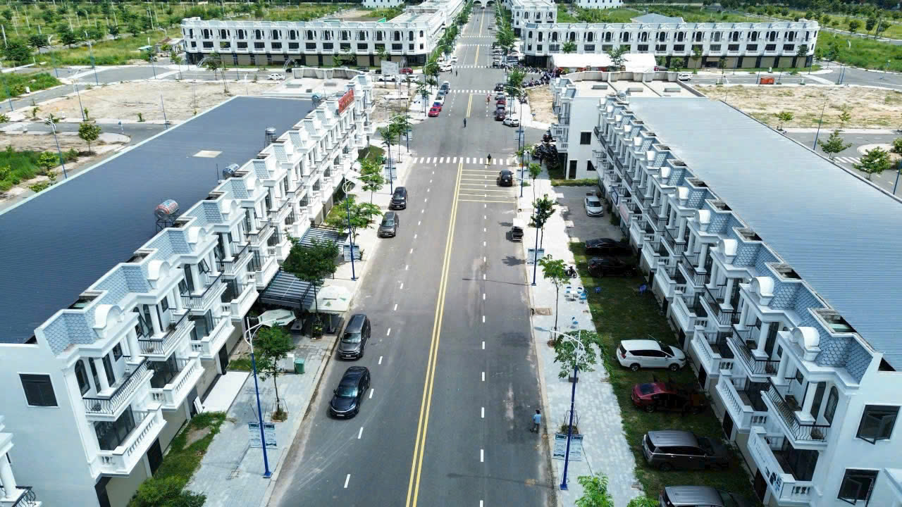 BÁN GẤP SHOPHOUSE 1 TRỆT 2 LẦU TRUNG TÂM LAI UYÊN, BÀU BÀNG - Ảnh 3