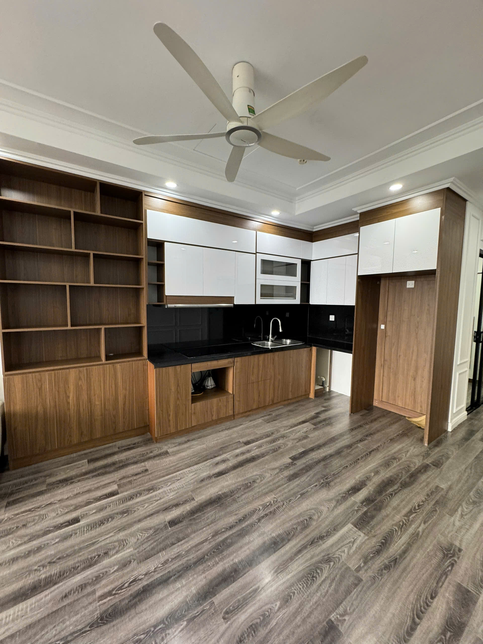 Bán căn hộ cao cấp Royal City - Thanh Xuân, 100m2 giá tốt 10,6 tỷ - Ảnh 1