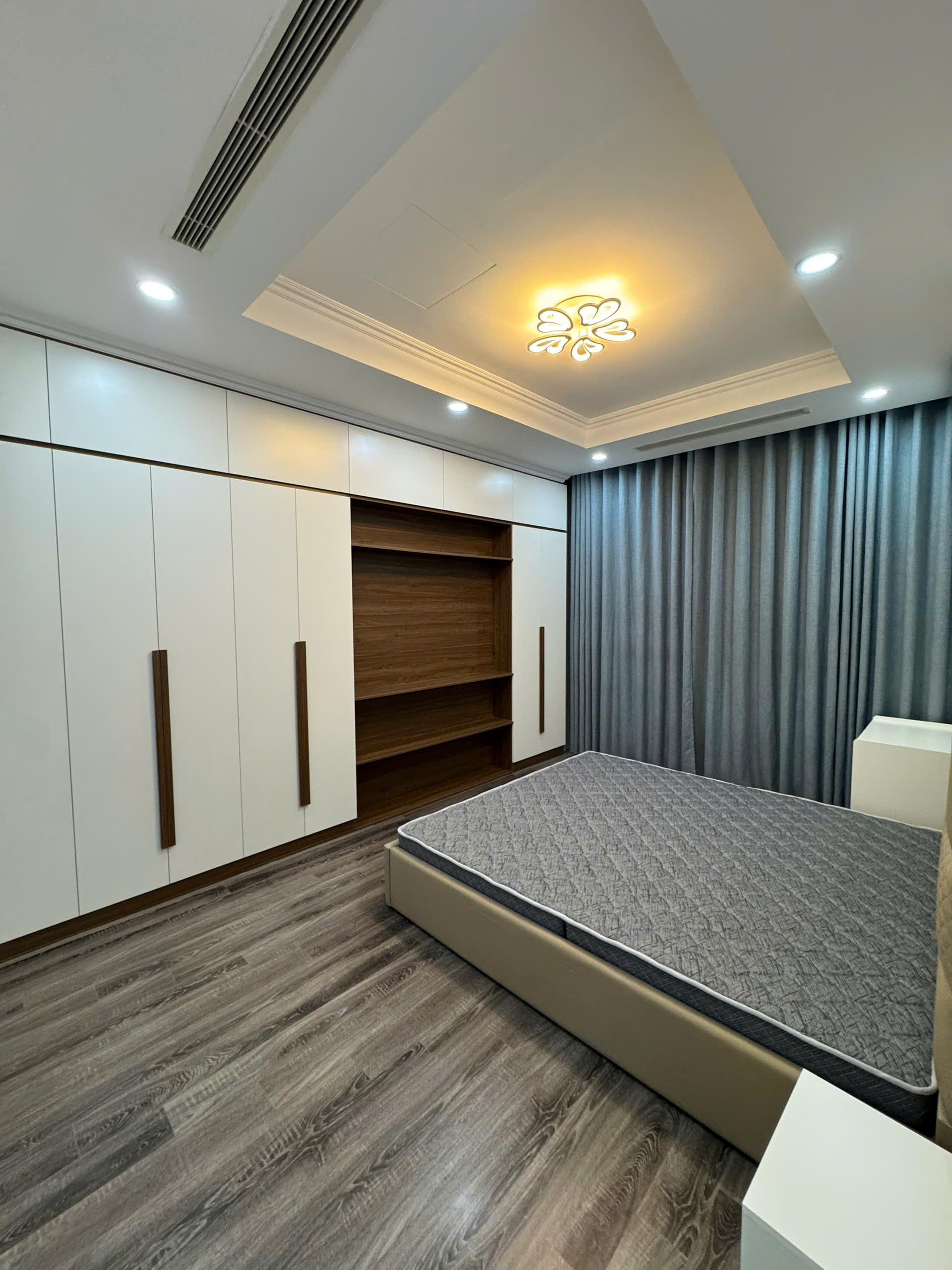 Bán căn hộ cao cấp Royal City - Thanh Xuân, 100m2 giá tốt 10,6 tỷ - Ảnh 2