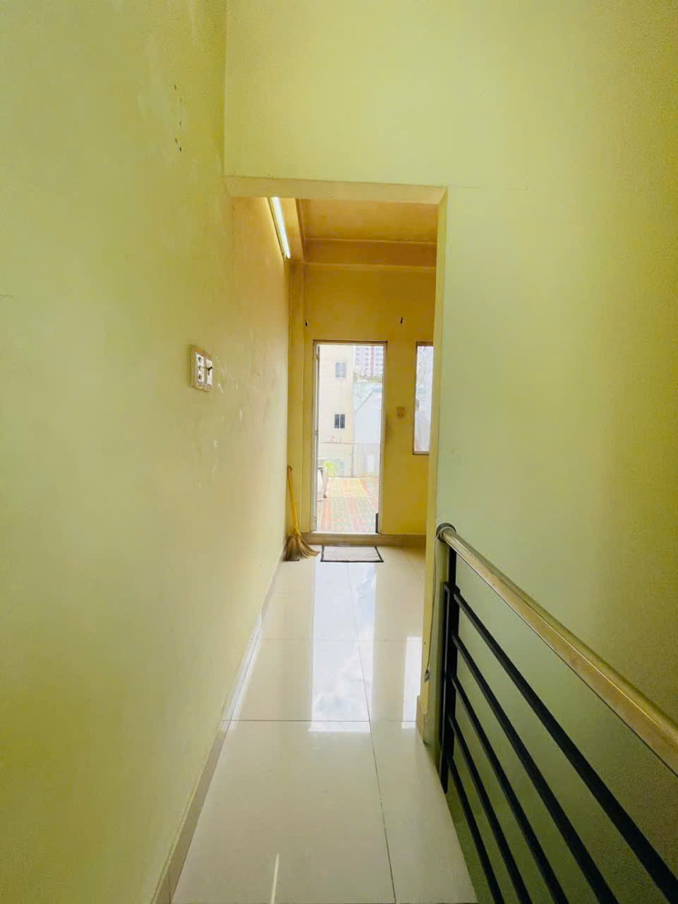 Bán nhà 3 tầng đúc kiên cố giáp Q5, Trần Văn Thành P8Q8 nhỉn 5 tỷ - Ảnh 3