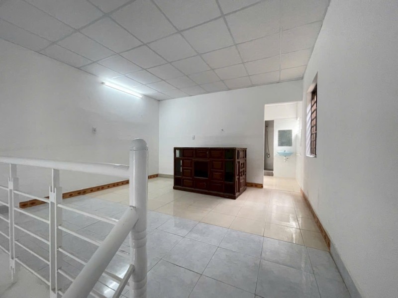 ► Nhà sát Đinh Công Trứ, Ô tô đậu 30m, gần Biển Mân Thái, ~70m2, Gác đúc sạch, nhỉnh 3 tỷ - Ảnh 2
