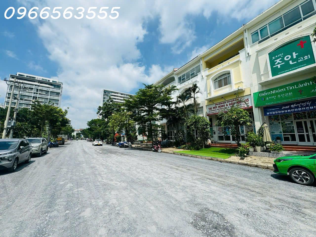 Cho thuê biệt thự Mỹ Giang 2, Phú Mỹ Hưng, đường O, nhà 2 mặt tiền giá 2100$ - Ảnh 1
