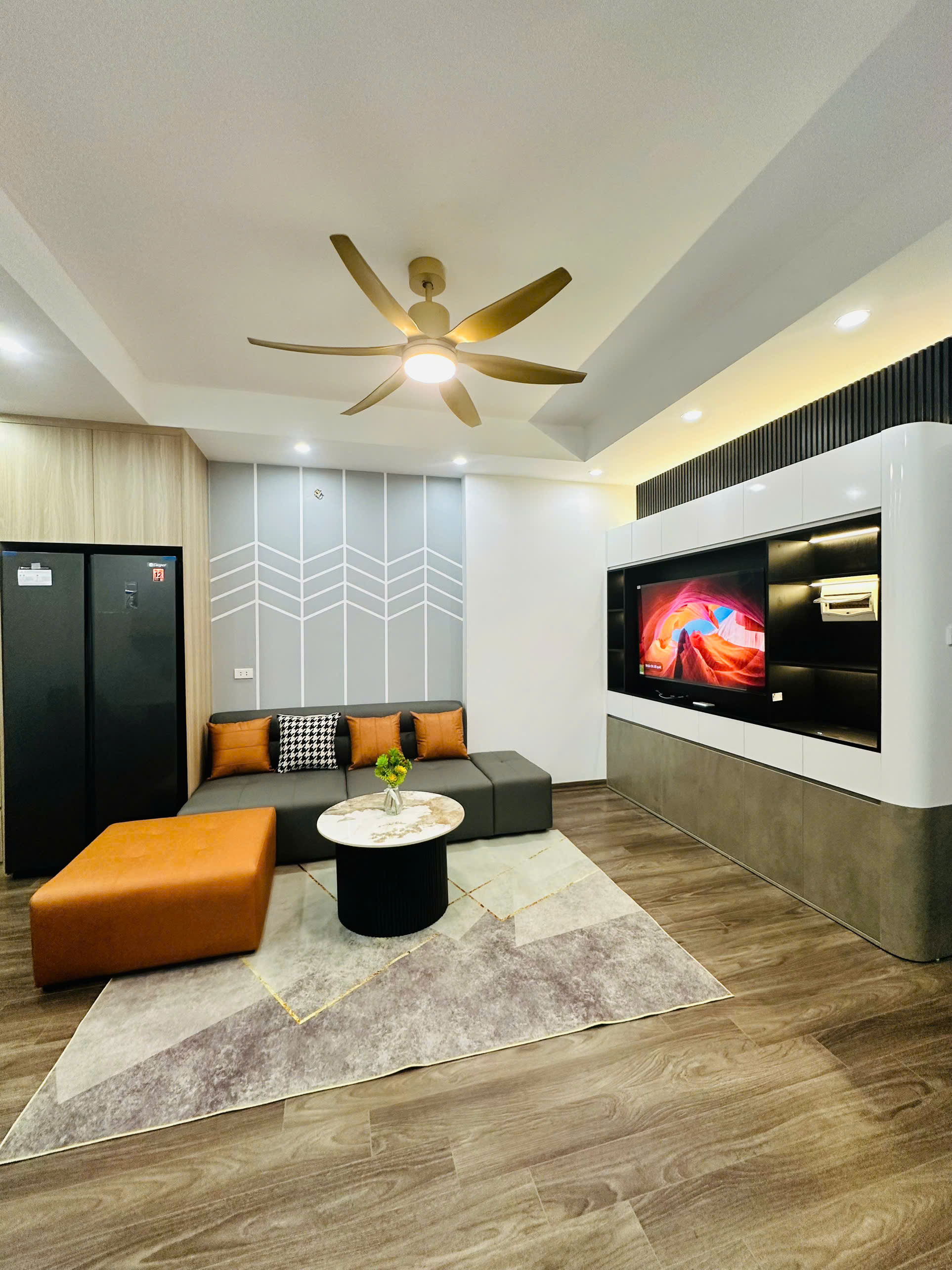 Bán căn hộ chung cư Vật tư Du Lịch tại đường Trần Thủ Độ, Q. Hoàng Mai, 63m2 x 2 ngủ giá 3 tỷ 800 - Ảnh 1