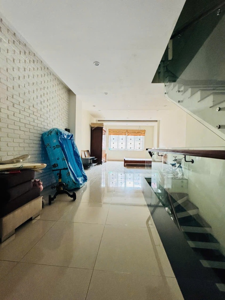 Bán nhà Tây Hồ, ô tô vào nhà, diện tích rộng hơn 100m, ở sướng, chỉ nhỉnh 16 tỷ - Ảnh 2