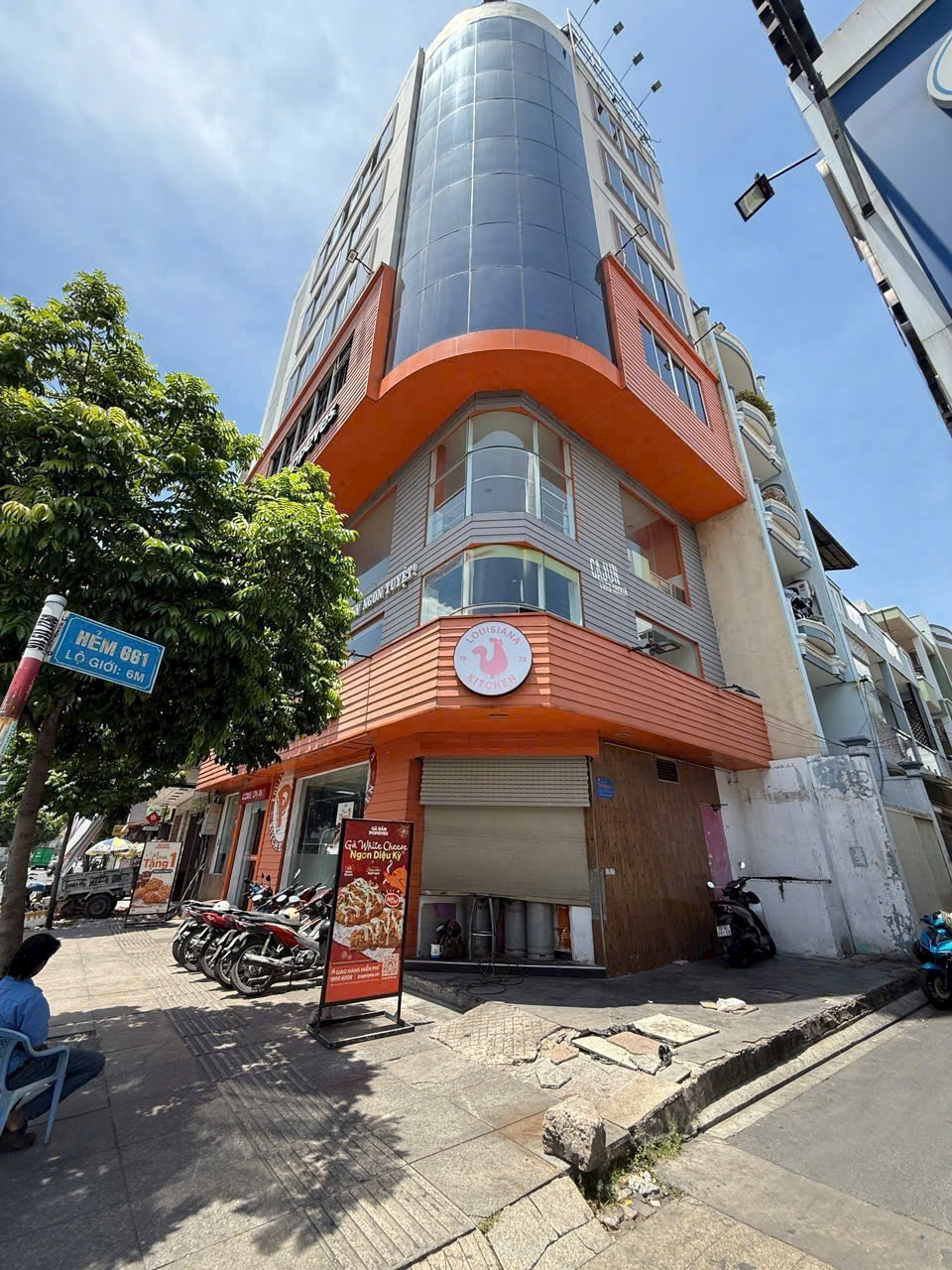 Bán nhà nát Sát MT Lũy Bán Bích <br>DT 3.5x18.5m.<br>Cách MT 25m.<br><br><br>Hẻm Xe Taxi Thông.<br>Giá 5.8 tỷ tl. - Ảnh chính