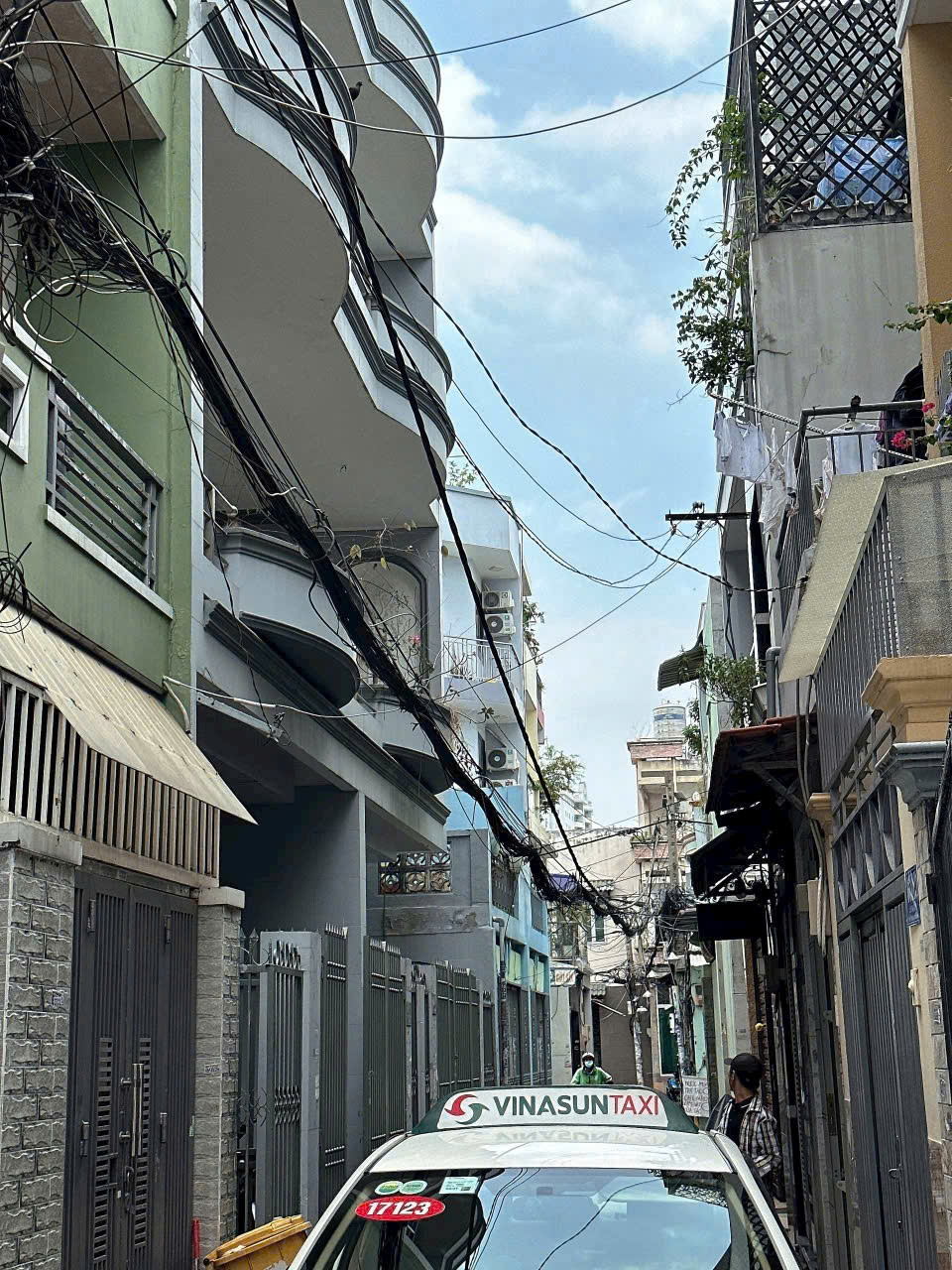 Bán nhà nát Sát MT Lũy Bán Bích <br>DT 3.5x18.5m.<br>Cách MT 25m.<br><br><br>Hẻm Xe Taxi Thông.<br>Giá 5.8 tỷ tl. - Ảnh 3