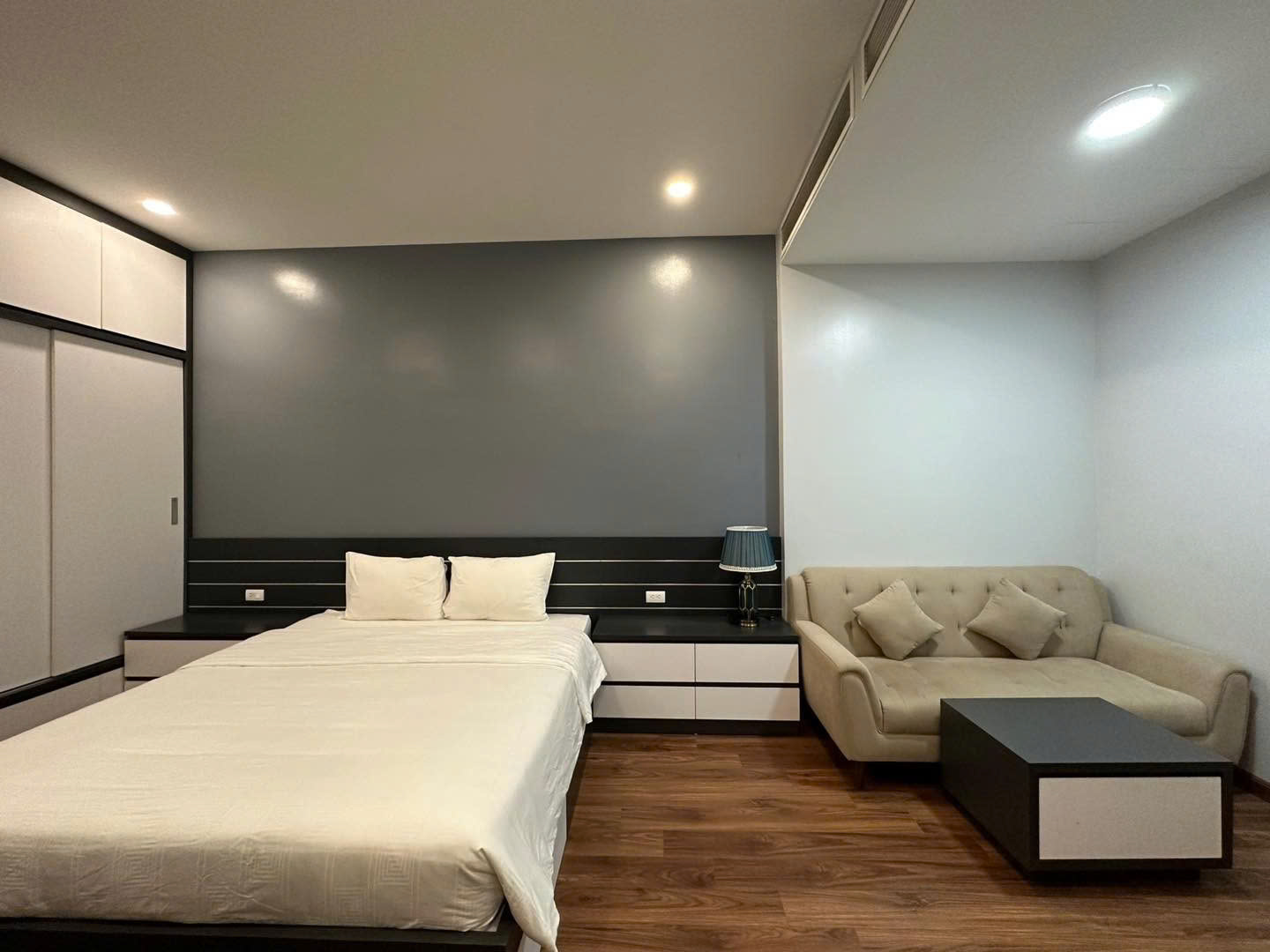 BÁN TÒA APARTMENT MẶT PHỐ VÕNG THỊ, TÂY HỒ - 135M² x 9 TẦNG - DÒNG TIỀN 280TR/TH - 80 TỶ - Ảnh 1