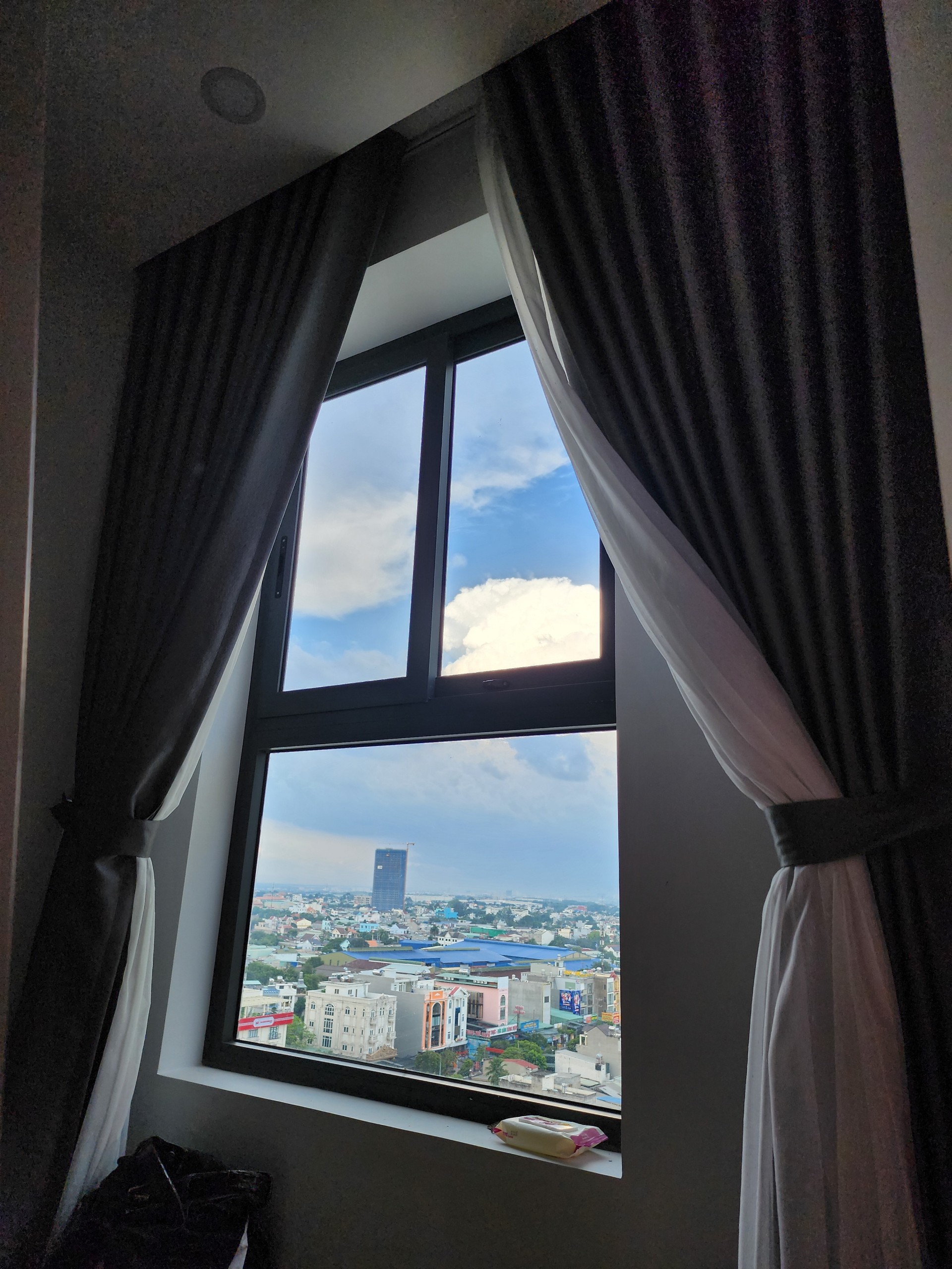 Chính chủ bán gấp căn hộ 2PN2WC full nội thất- chung cư BCons Garden - Ảnh 2