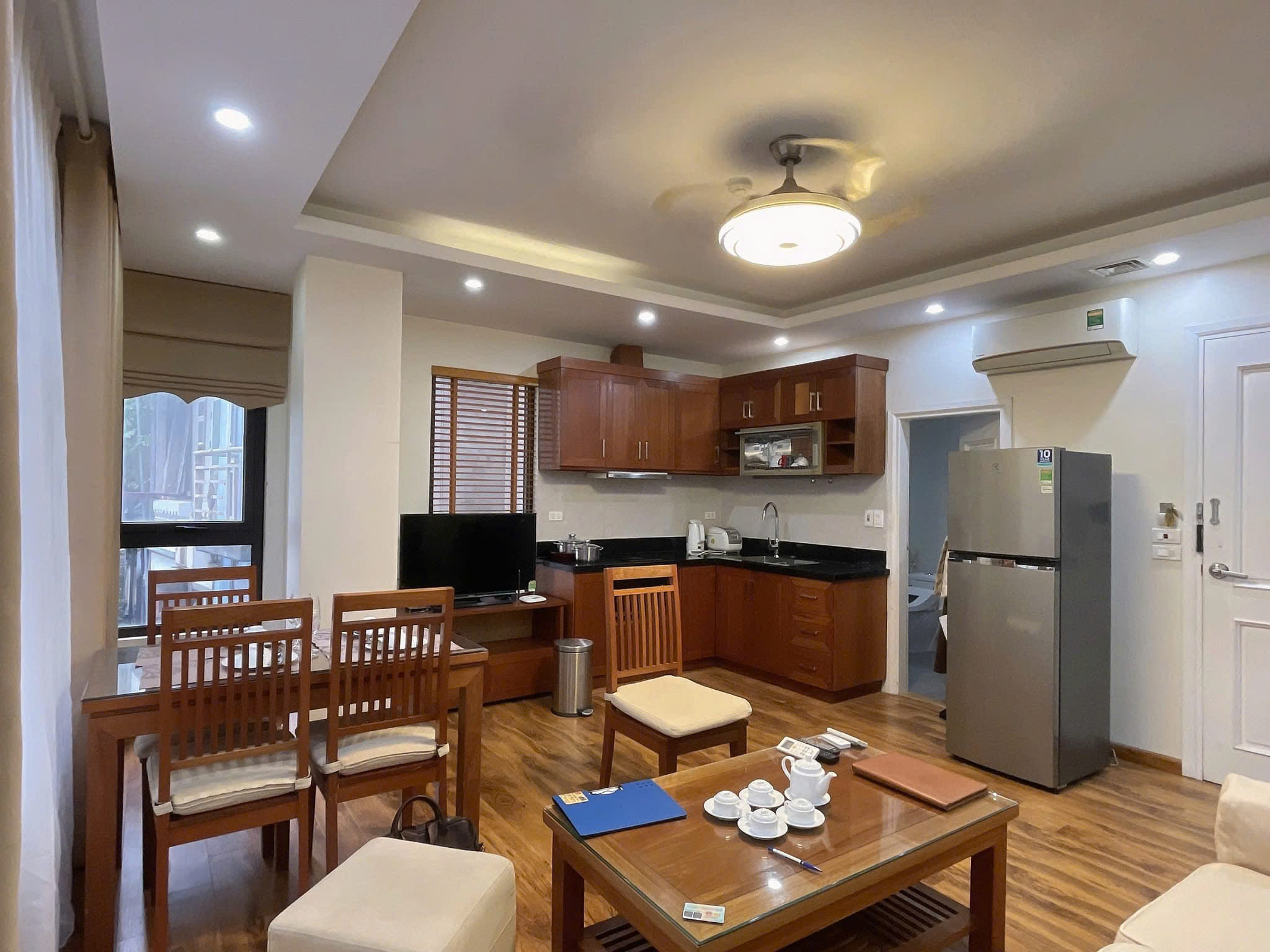 BÁN TÒA APARTMENT TRẦN THÁI TÔNG - LÔ GÓC 140M² x 9T - Ô TÔ TRÁNH - DÒNG TIỀN 200TR/TH - Ảnh 1