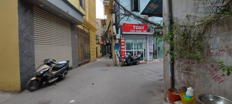 Bán nhà mặt đường GỐC ĐỀ HN.. nơi trung tâm sầm uất, thuận tiện kinh doanh, cho thuê dòng tiền ổn.. - Ảnh 1