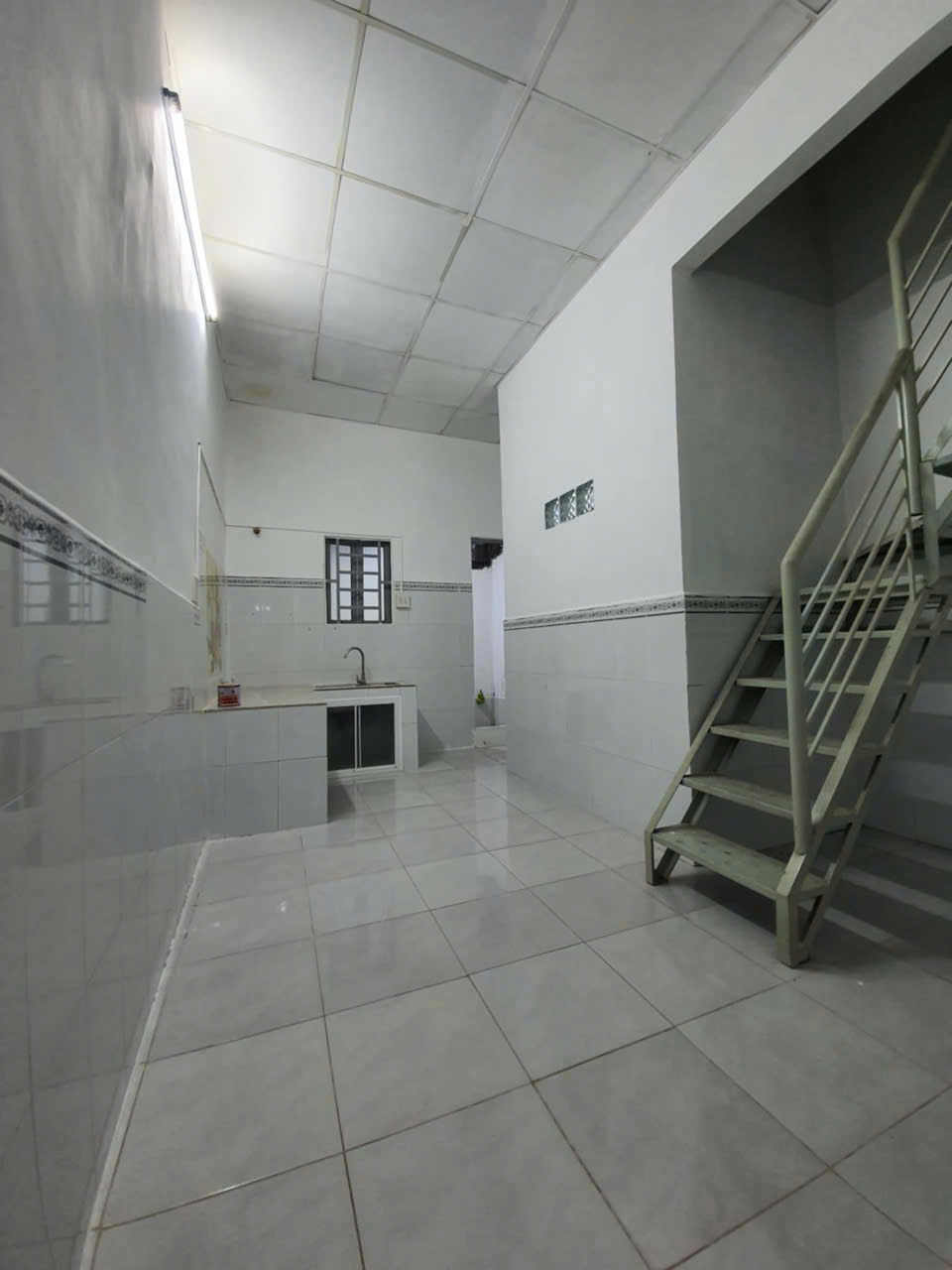 Nhà 5,5 triệu 3 phòng ngủ gần Công viên Lưu Hữu Phước - Ảnh 2