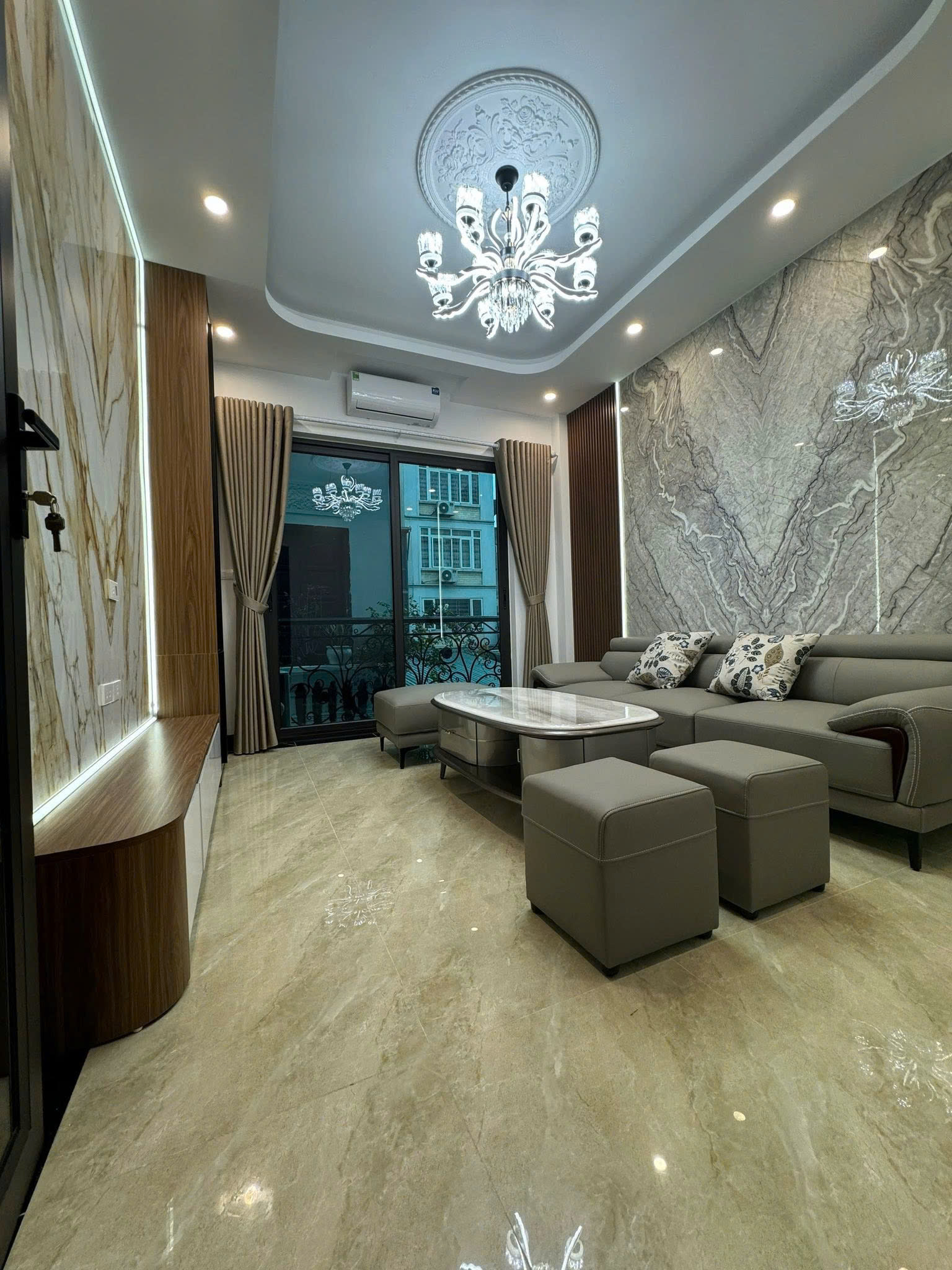 BÁN NHÀ PHỐ HOÀNG CẦU, ĐỐNG ĐA - 50M² x 7T THANG MÁY - FULL NỘI THẤT- KINH DOANH - 15.5 TỶ - Ảnh chính