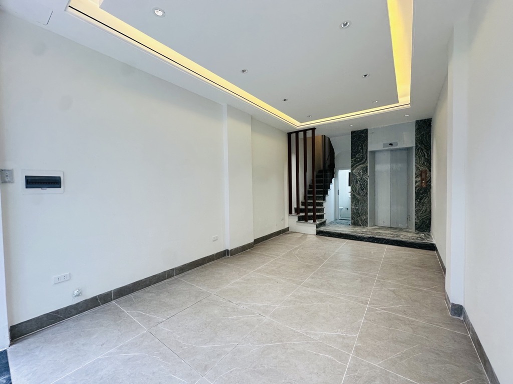 BÁN GẤP NHÀ 6  TẦNG THANG MÁY– PHỐ NGỌC TRÌ - TIỆN ÍCH BẠT NGÀN - GIÁ NHỈNH  6.XX TỶ! - Ảnh chính