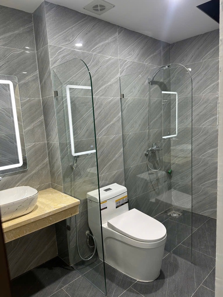 BÁN NHÀ 5 TẦNG MỚI KÍNH COONG  –  BÁT KHỐI - Ô TÔ ĐỖ CỔNG -5.6 TỶ - Ảnh 3