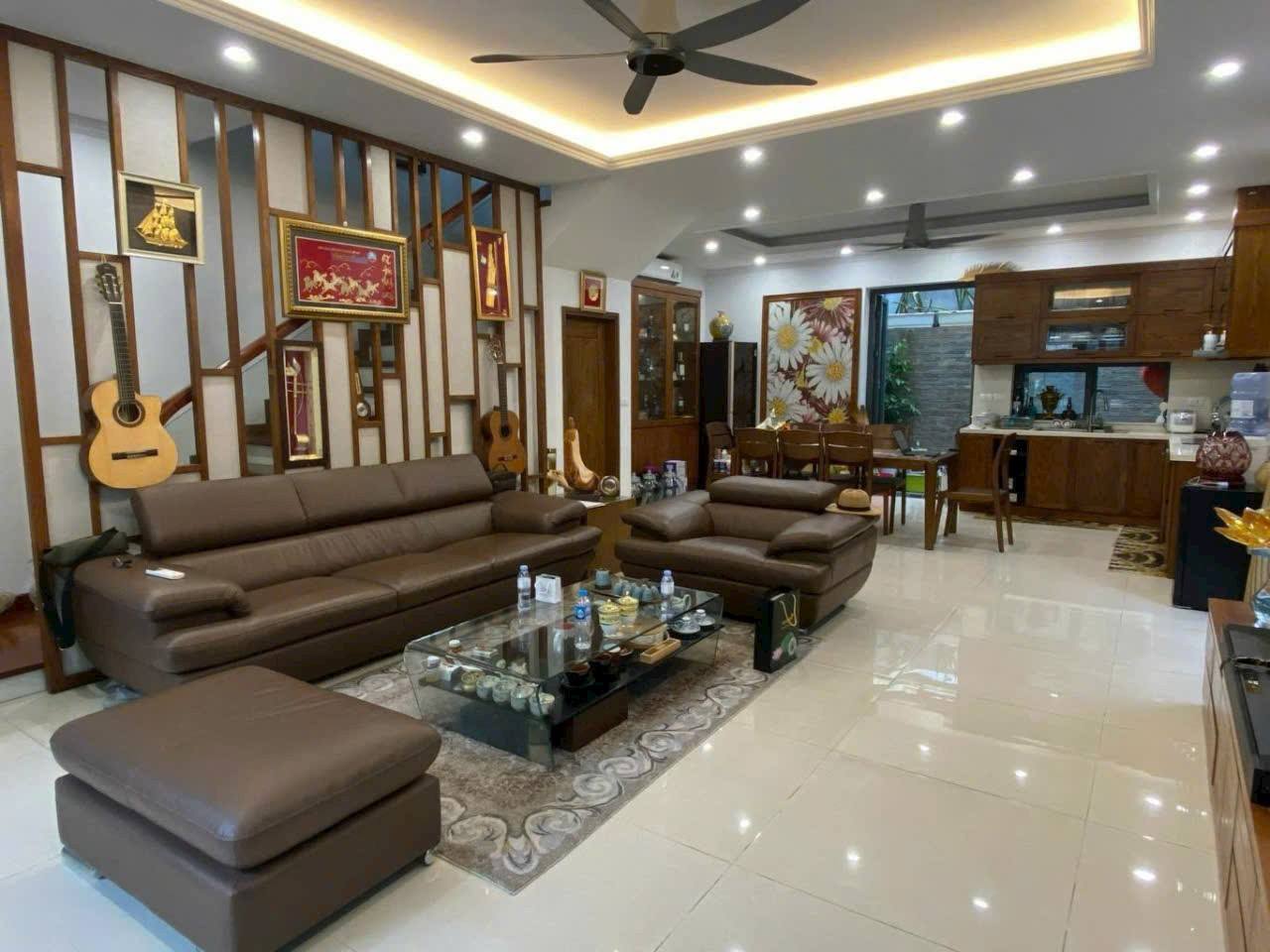 Bán nhà mặt phố Q Cầu Giấy, 2 mặt thoáng, 50m chỉ 23 tỷ - Ảnh 2
