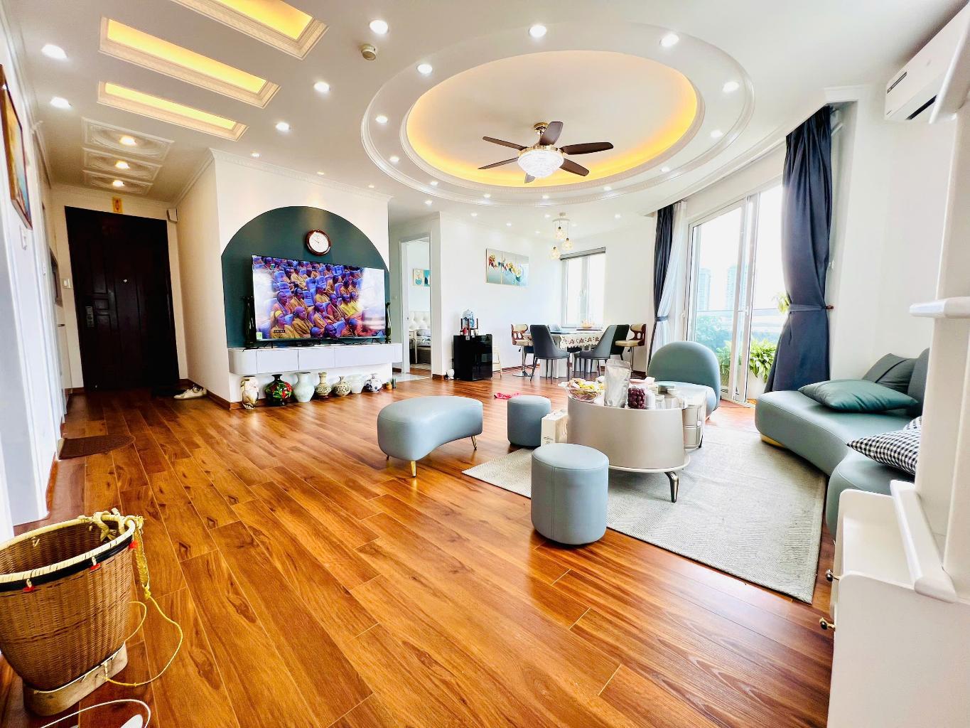 Siêu phẩm Nguyễn Chí Thanh, lô góc 105m chỉ 8,68 tỷ, sống gữa phố vàng, thoáng từng Cm không khí - Ảnh 1