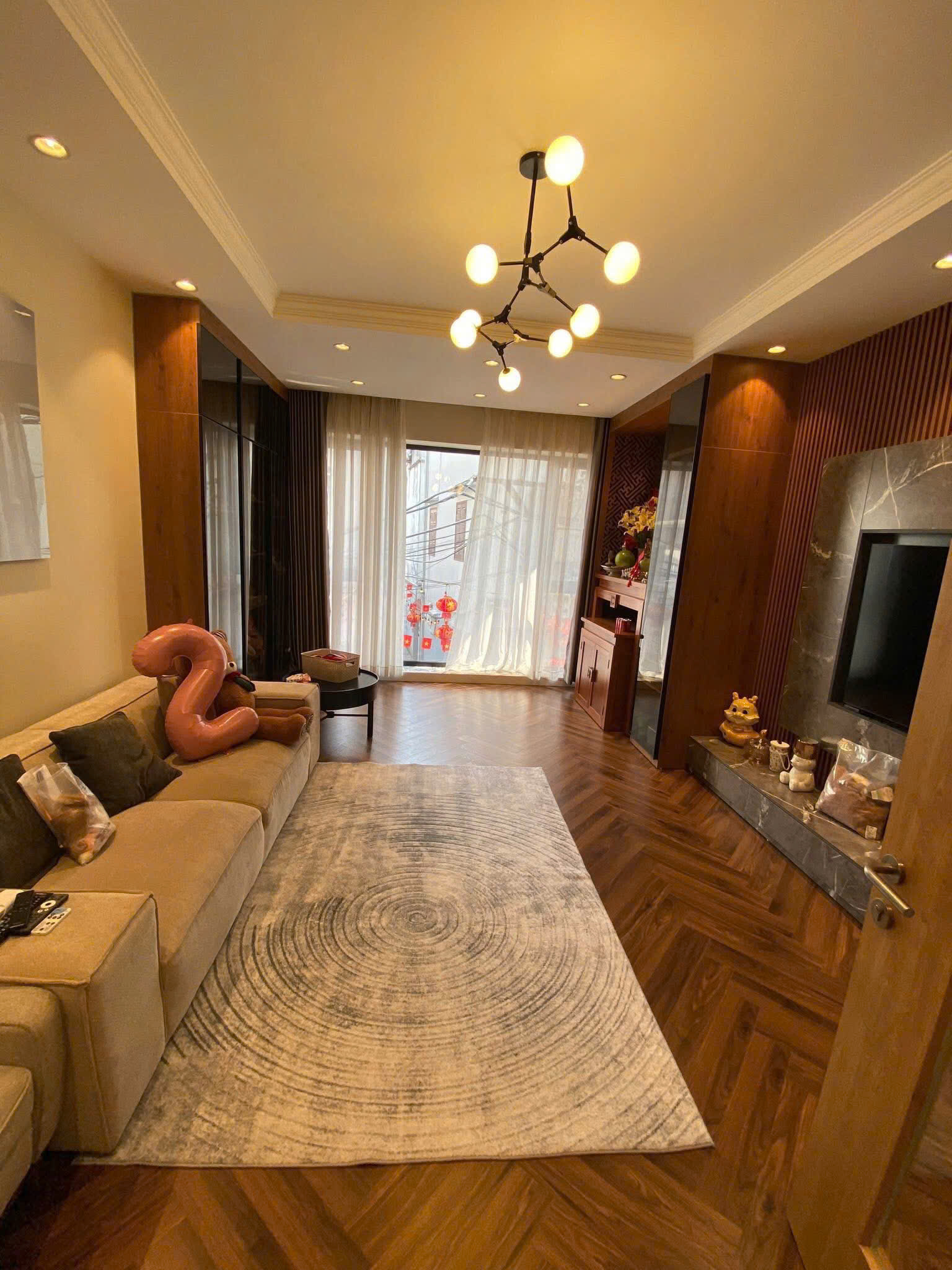 BÁN NHÀ NGUYỄN SƠN, LONG BIÊN, 6 TẦNG THANG MÁY – GARA Ô TÔ 7 CHỖ – FULL NỘI THẤT XỊN – NHÀ ĐẸP NỞ - Ảnh chính