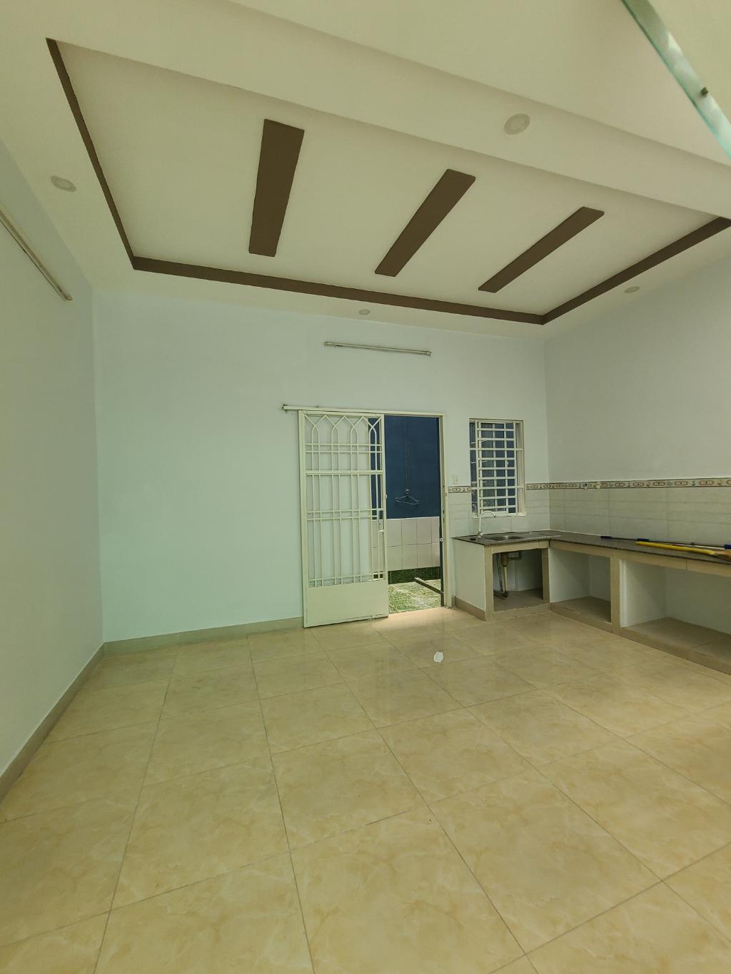 Nhà đẹp, diện tích lớn 5 x13 vuông vức, ngay chợ Tân Sơn chỉ nhỉnh 4 tỷ - Ảnh 3