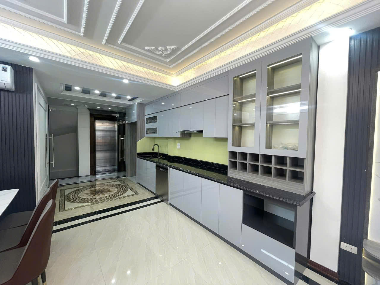 45 m2, Trần Quang Diệu,mặt tiền đẹp,nhỉnh 14 tỷ,ô tô tải vào nhà,trước nhà khuôn viên xanh sạch - Ảnh 2
