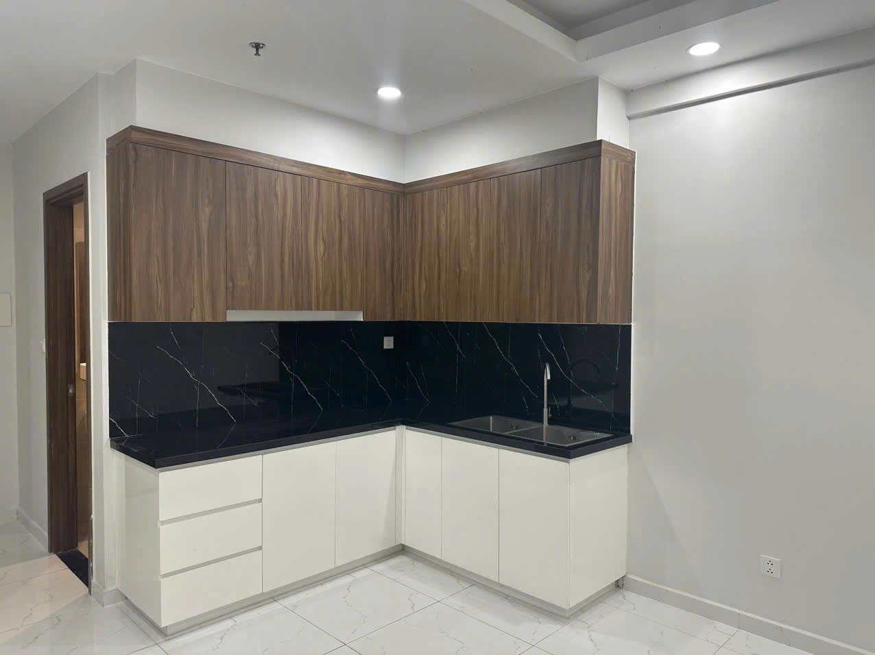 Chính chủ cần bán căn studio 40,1m2, có ban công thoáng mát - Ảnh 1