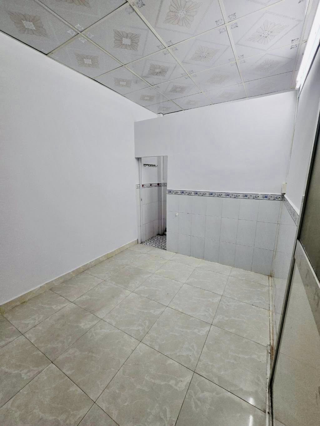 TÂN SƠN NHÌ - NHÀ HẺM ĐẸP 6M - SÁT MẶT TIỀN - 60M² - 6PN - 2 LẦU - CHỈ 7.X TỶ - Ảnh 3