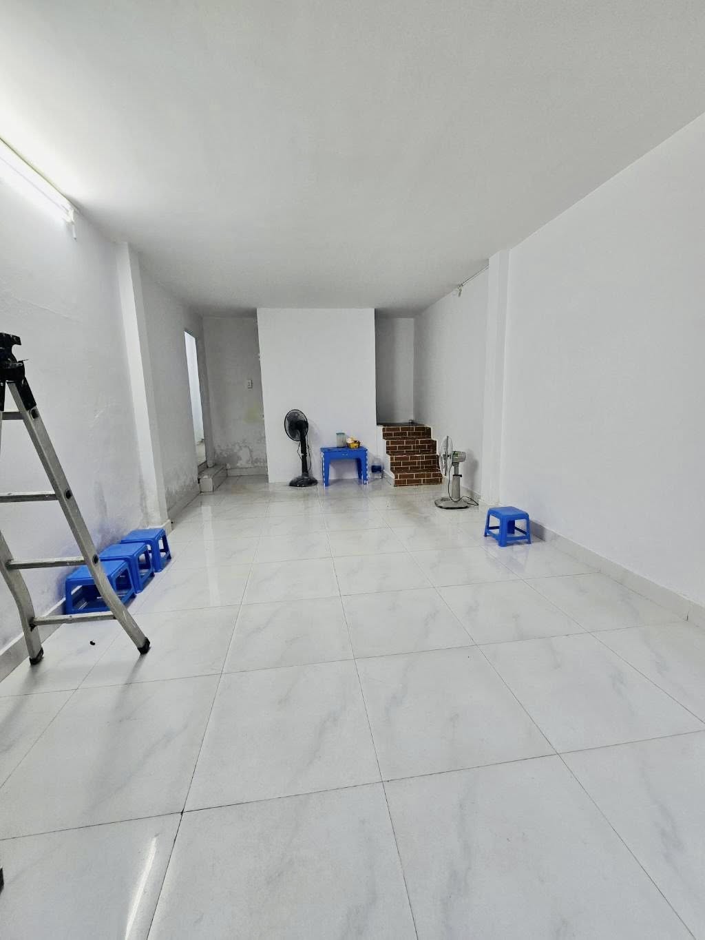 TÂN SƠN NHÌ - NHÀ HẺM ĐẸP 6M - SÁT MẶT TIỀN - 60M² - 6PN - 2 LẦU - CHỈ 7.X TỶ - Ảnh 2
