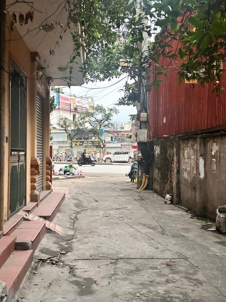 NHÀ ĐẸP - VỊ TRÍ VÀNG GẦN GIẢI PHÓNG – Ô TÔ 5M 30M2 GIÁ 5.1 TỶ - Ảnh chính