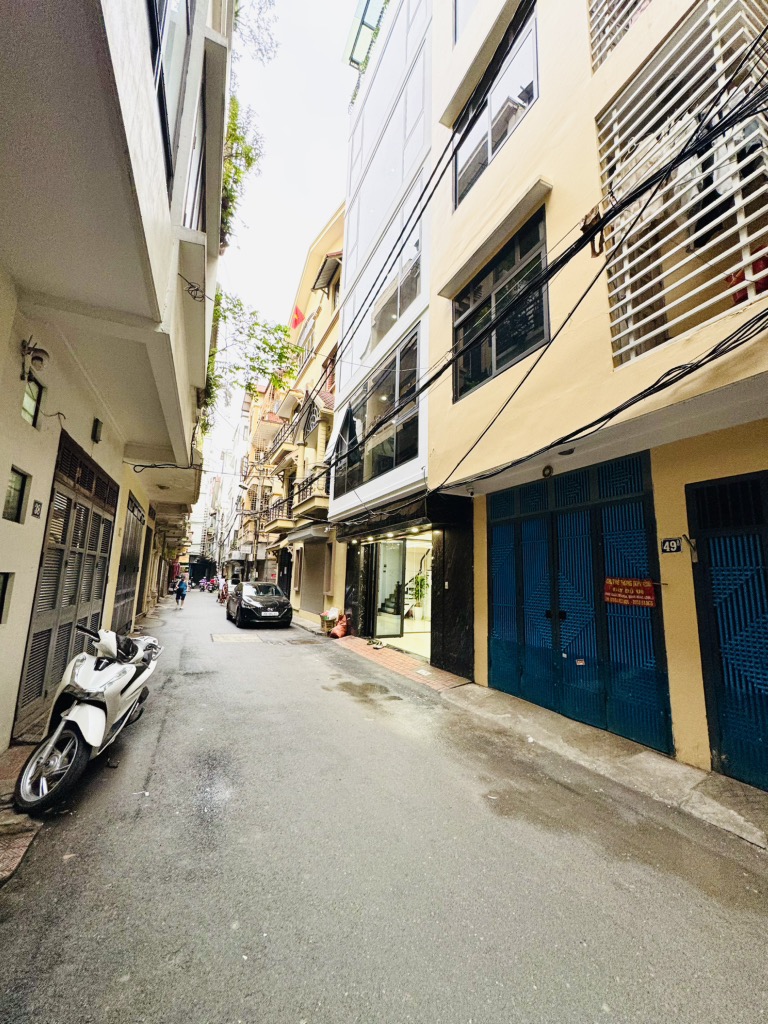 69 Hoàng Văn Thái, tòa lâu đài trắng, vượng khí thăng hoa, gara ô tô - Ảnh chính