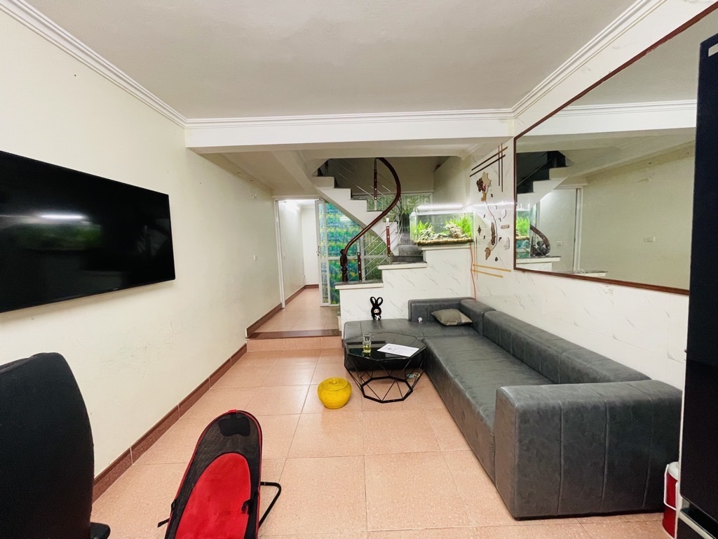Nhà dân xây chắc chắn , ngõ nông, diện tích 39m2 - Ảnh 2