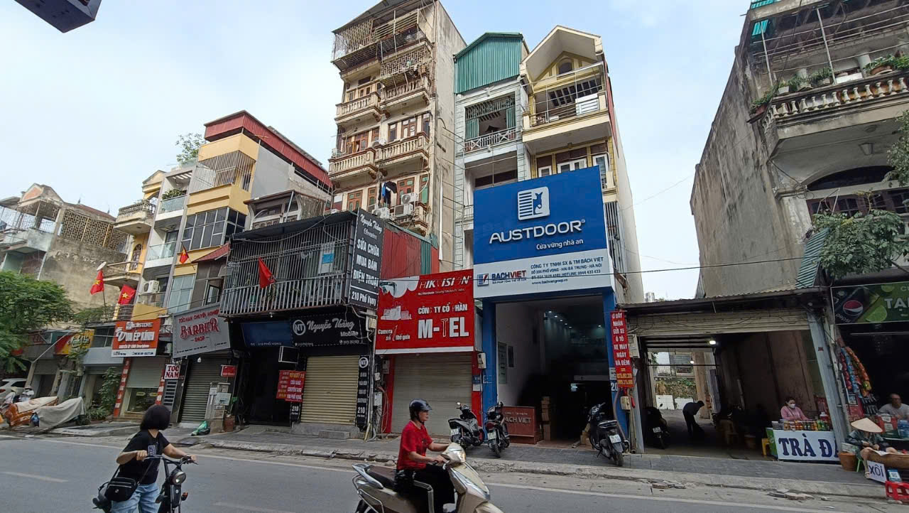 BÁN ĐẤT TẶNG DẪY NHÀ MẶT TIỀN PHỐ VỌNG, 1100 M2, MẶT TIỀN 30 M, GIÁ 358 TỶ. - Ảnh 2