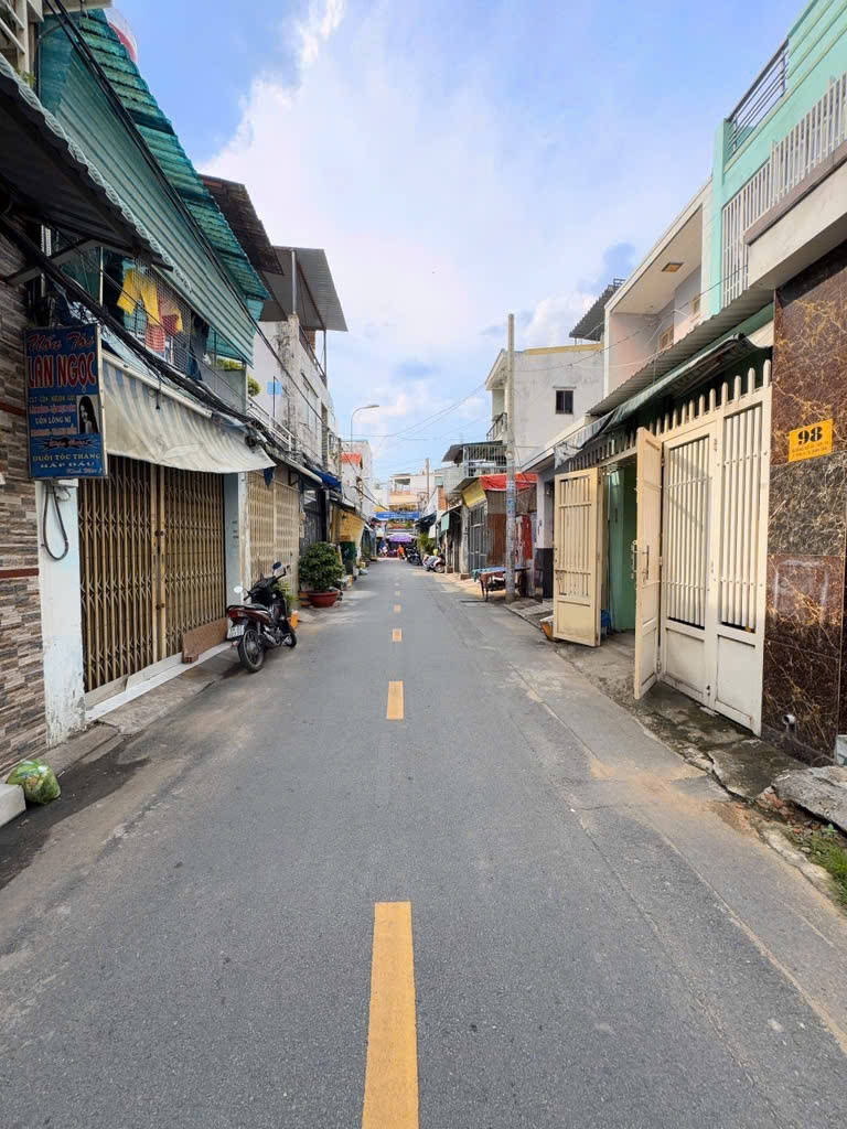 💥 Siêu Phẩm Mặt Tiền - Giá Chỉ 3.47 Tỷ - Kinh Doanh Đỉnh - Nhà 3 Tầng - Sổ Vuông Đẹp -Ngay Gò Xoài - Ảnh 2