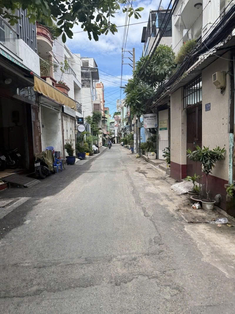 Bán nhà HXH 6m Lạc Long Quân gần chợ Vải Tân Bình,  4,3x12,5m, 2 Tầng cũ- 6,5  tỷ - Ảnh 2