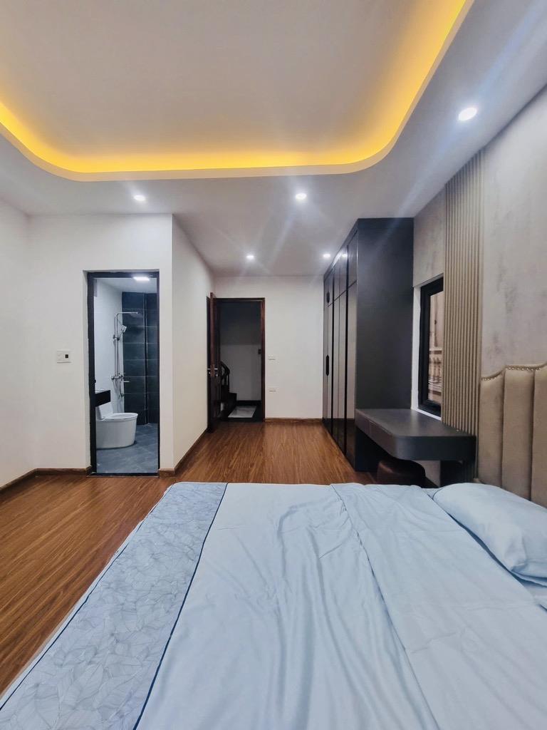Bán nhà khu phân lô Lê Trọng Tấn, thang máy, ô tô vào nhà. 13,9 tỷ - Ảnh 2