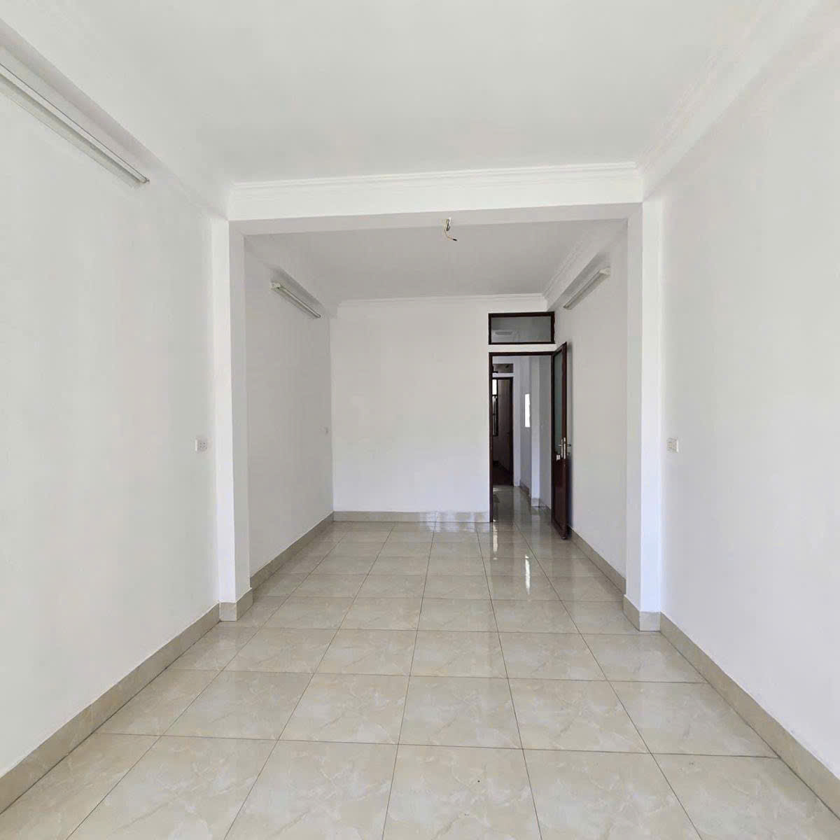 NHÀ MỚI CẦU GIẤY - MẶT NGÕ Ô TÔ THÔNG - KINH DOANH 44m2 6 tầng MT 3m Giá 13.6 tỷ - Ảnh 2