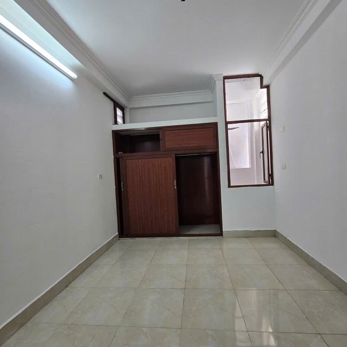 NHÀ MỚI CẦU GIẤY - MẶT NGÕ Ô TÔ THÔNG - KINH DOANH 44m2 6 tầng MT 3m Giá 13.6 tỷ - Ảnh chính