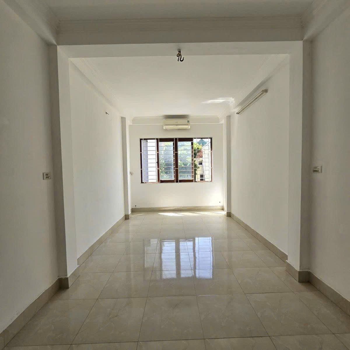 NHÀ MỚI CẦU GIẤY - MẶT NGÕ Ô TÔ THÔNG - KINH DOANH 44m2 6 tầng MT 3m Giá 13.6 tỷ - Ảnh 1