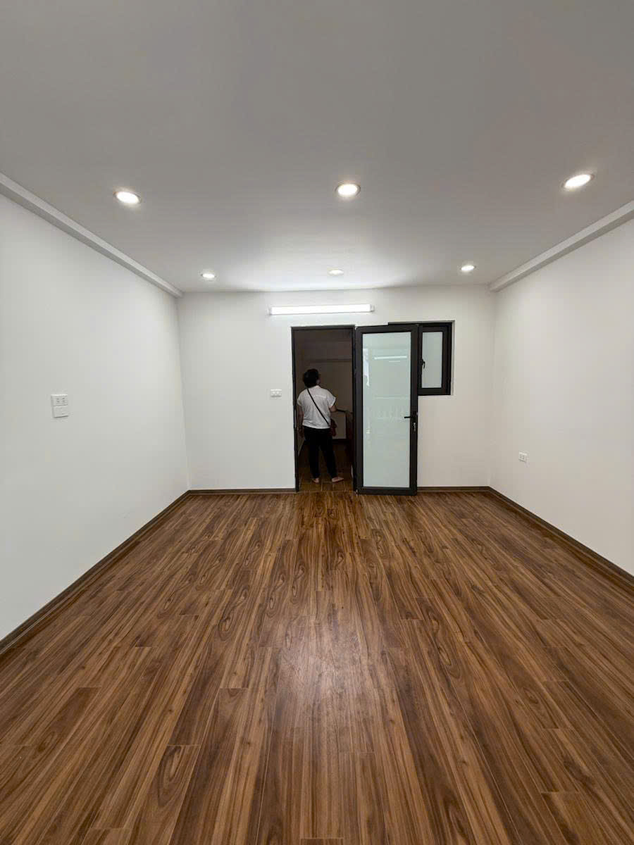 NGUYỄN KHANG - DÂN XÂY -  NGÕ 3M - 50M RA PHỐ 32m2 5 tầng mặt tiền 4m Giá 10.8 tỷ - Ảnh 2