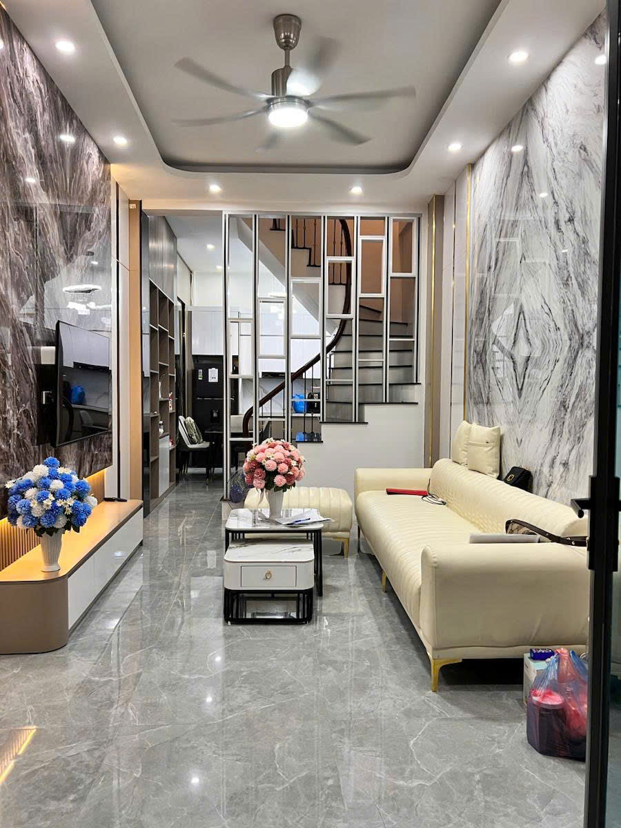 NHÀ ĐẸP HOÀNG MAI - LÔ GÓC - NỞ HẬU - 42m2 5 tầng mặt tiền 3m Giá 8.35 tỷ - Ảnh chính