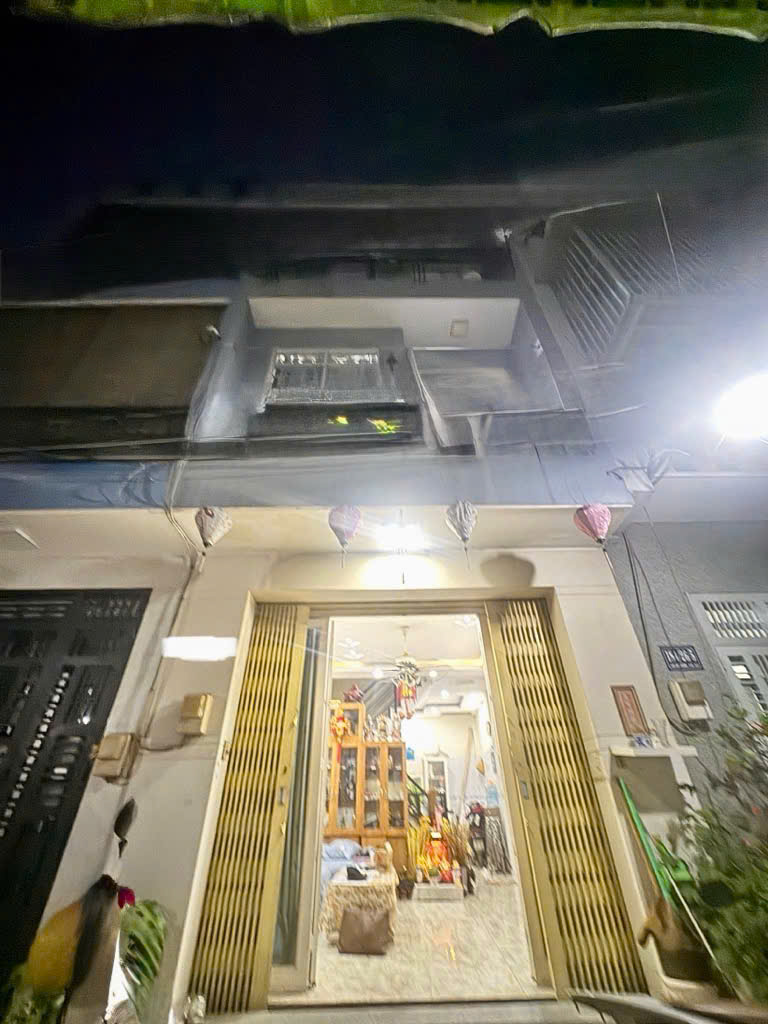 Bán nhà nhỏ 3 tầng sát đường Lương Văn Can Quận 8 giá nhỉn 4 tỉ - Ảnh chính