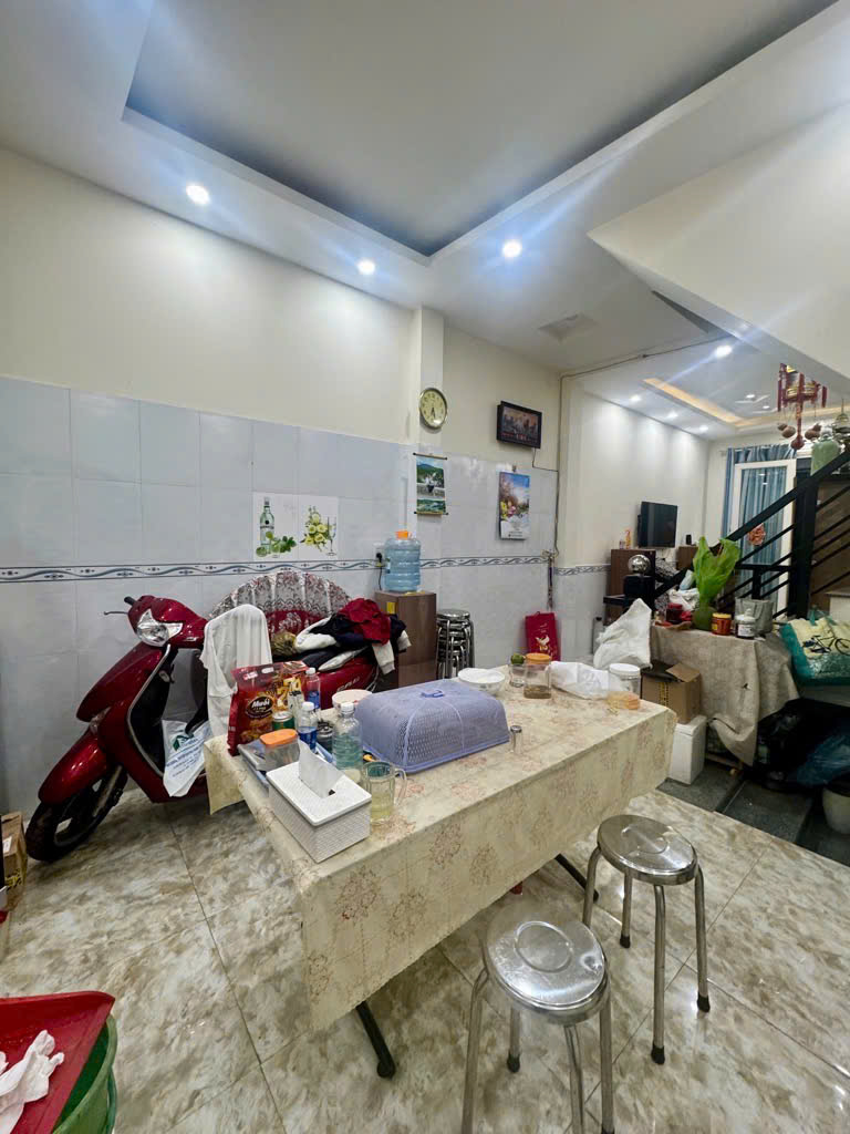 Bán nhà nhỏ 3 tầng sát đường Lương Văn Can Quận 8 giá nhỉn 4 tỉ - Ảnh 1