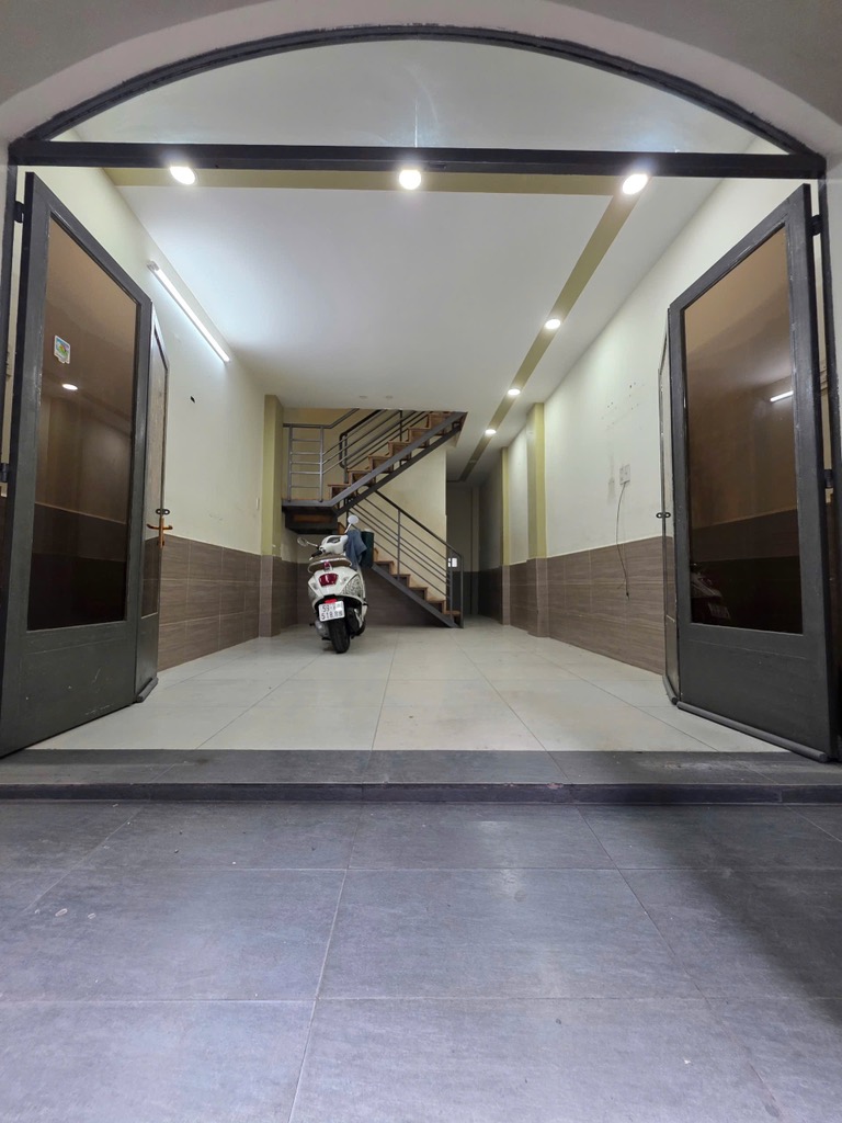 Phú Nhuận, Nhà 2 Tầng DTSD 80m2, Sổ vuông A4, hoàn công đủ, chỉ 5.25 tỷ - Ảnh chính
