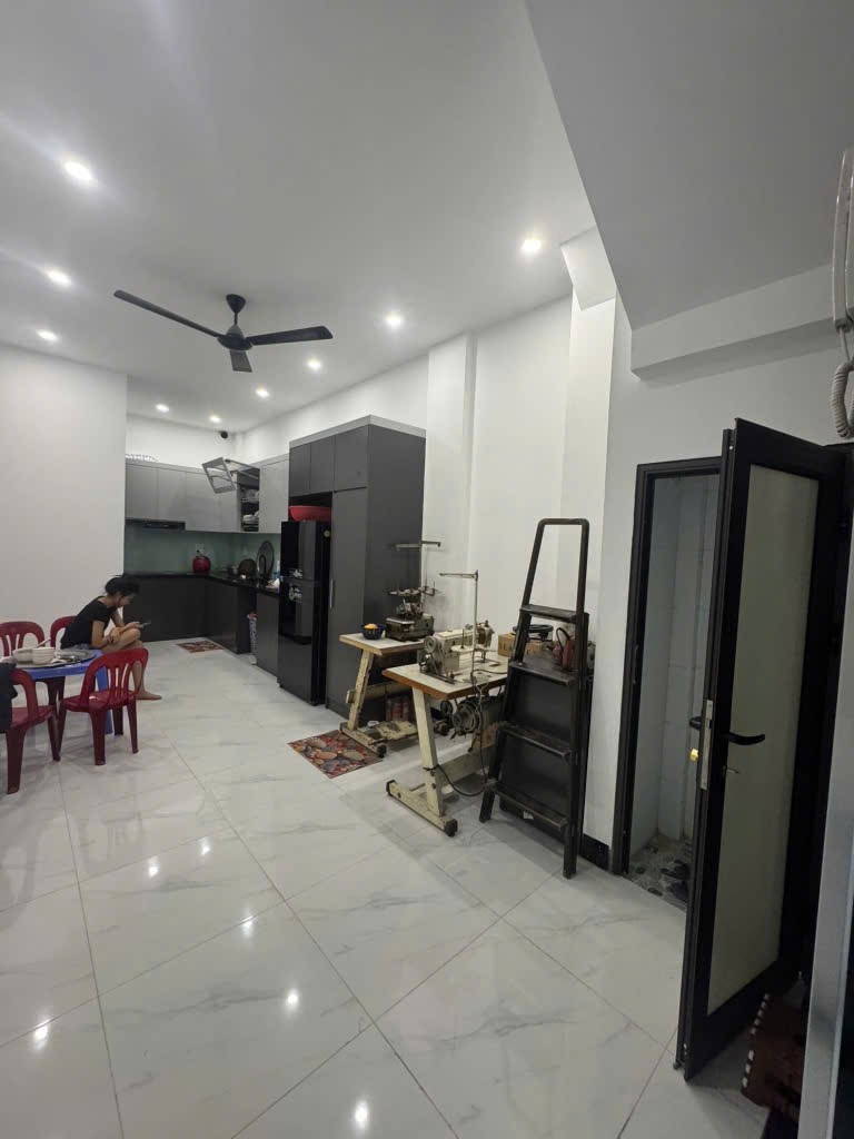 Bán nhà Tân Ấp lô góc, ngõ trước nhà siêu rộng, thang máy xịn xò - Ảnh 3