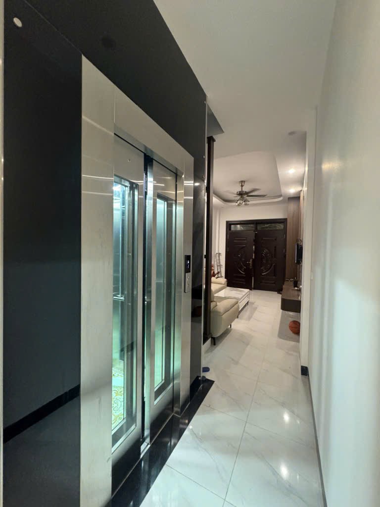 Bán nhà Tân Ấp lô góc, ngõ trước nhà siêu rộng, thang máy xịn xò - Ảnh 2