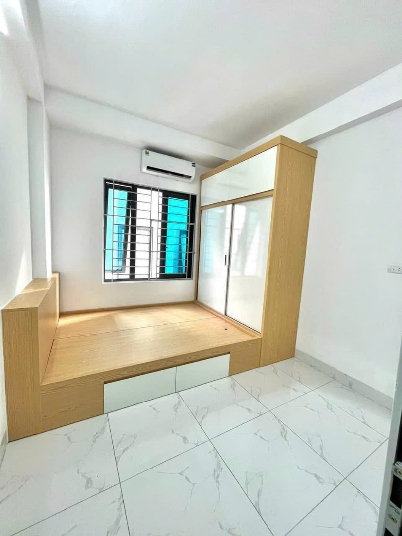 Nhượng phòng do về quê, vào ở đầu tháng 6-Gần hồ Triều Khúc, gần chợ - Ảnh chính