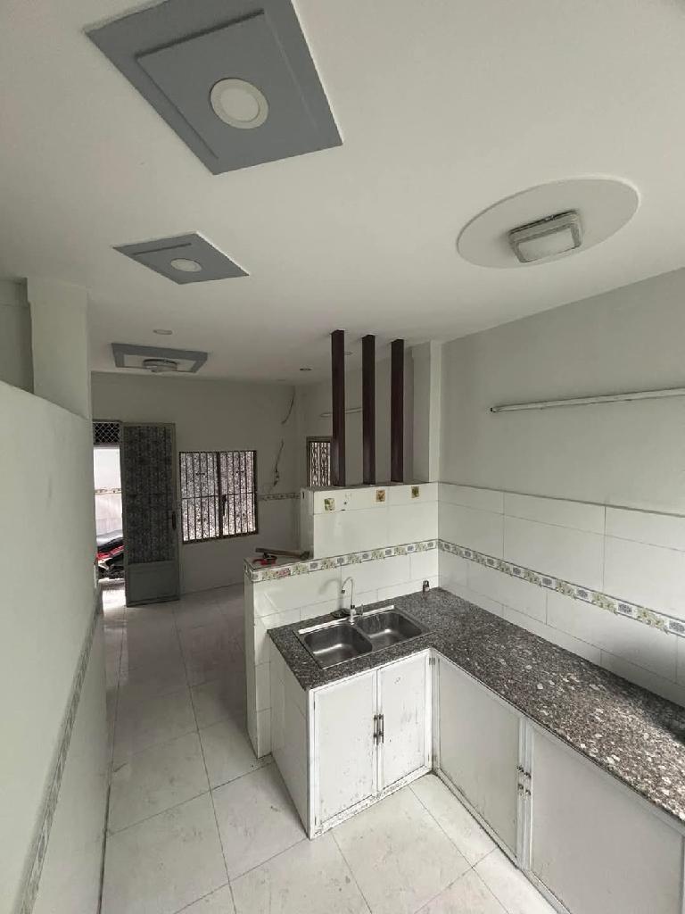 Bán nhà Nguyễn Thị Tú, gần ngã tư Gò Mây, Bình Tân, 24m2 - 4x6 - 2 tầng, chỉ 2 tỷ. - Ảnh 1