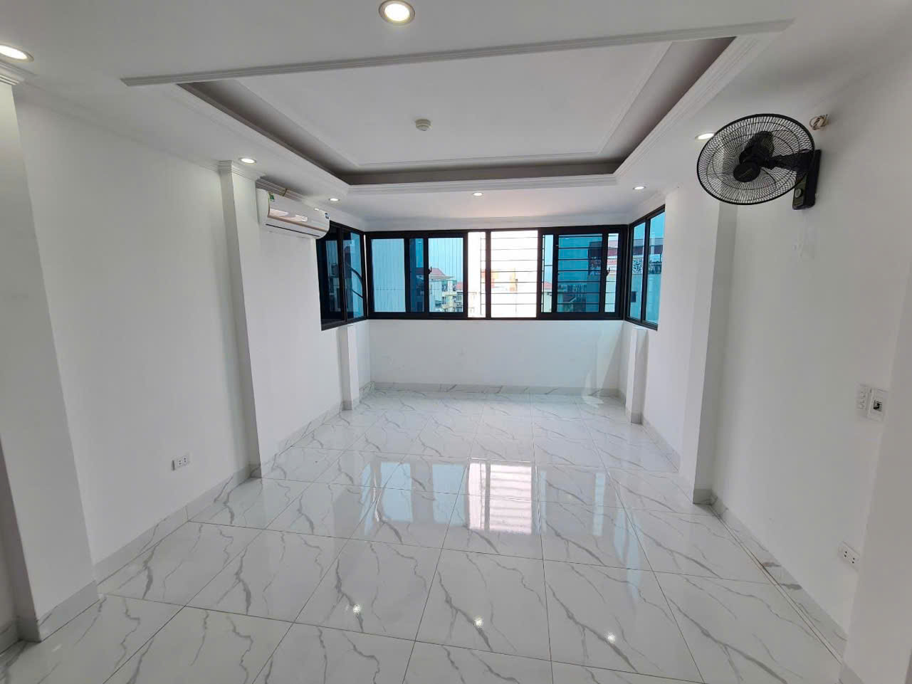 Bán gấp nhà riêng 7 tầng tại đường Kim Giang, Thanh Xuân, ngõ thông, ô tô vào nhà, giá rẻ - Ảnh 1